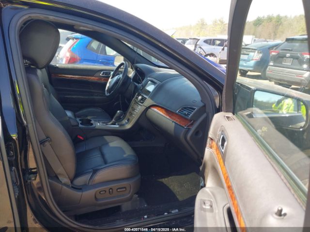 2LMHJ5NK2KBL03273 Lincoln Mkt Livery