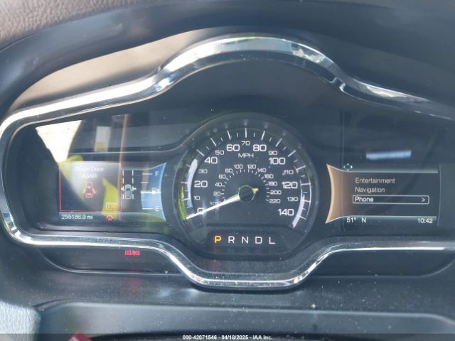 2LMHJ5NK2KBL03273 Lincoln Mkt Livery