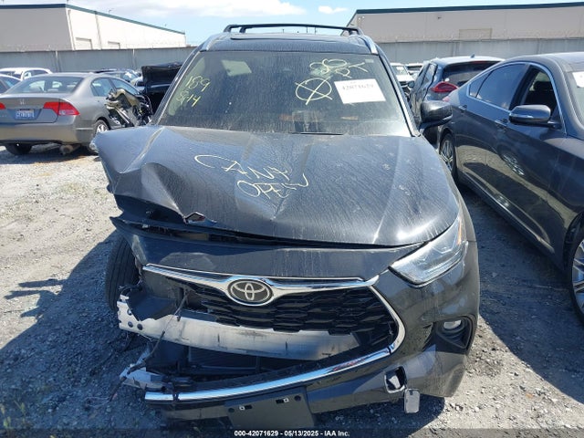 Toyota Highlander Limited 2023 5TDKDRAH5PS012464 Image 13