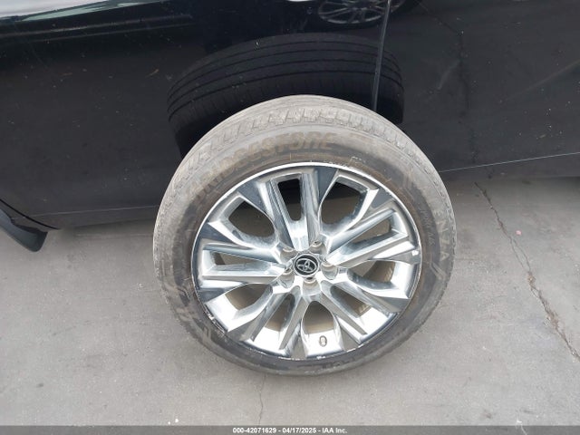 Toyota Highlander Limited 2023 5TDKDRAH5PS012464 Image 12