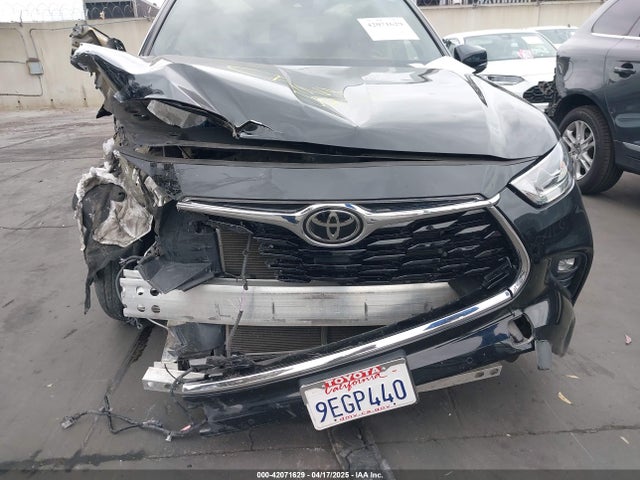 Toyota Highlander Limited 2023 5TDKDRAH5PS012464 Image 20