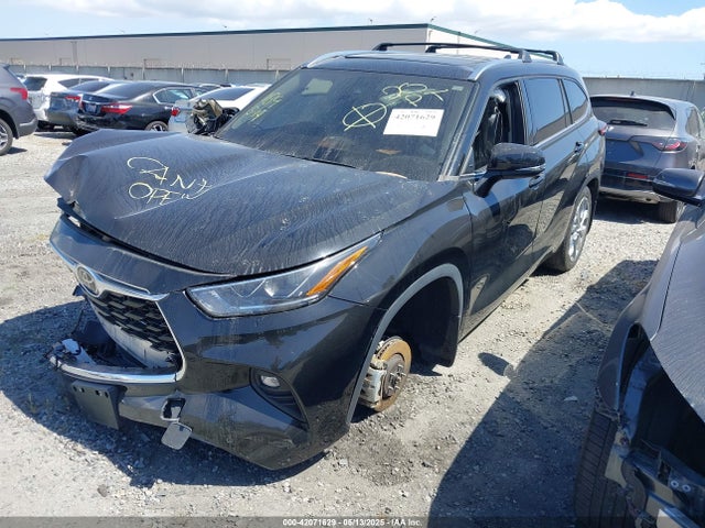 Toyota Highlander Limited 2023 5TDKDRAH5PS012464 Image 2