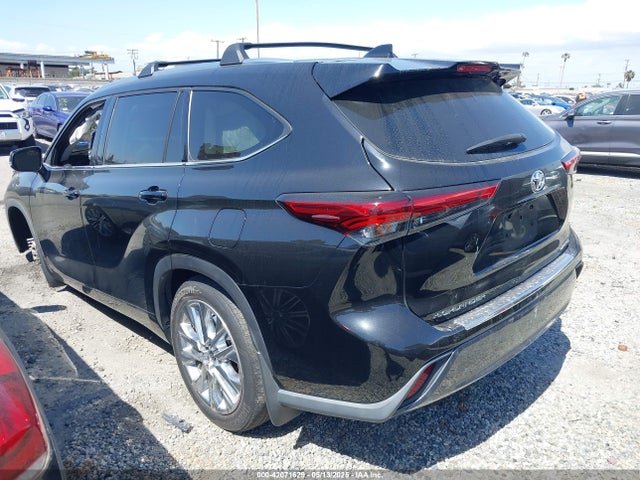 Toyota Highlander Limited 2023 5TDKDRAH5PS012464 Image 3