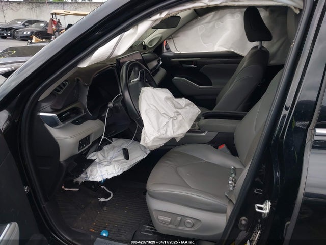 Toyota Highlander Limited 2023 5TDKDRAH5PS012464 Image 5