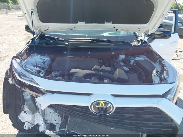 2T3H1RFV3RC268803 Toyota RAV4 LE