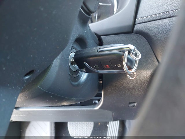2T3H1RFV3RC268803 Toyota RAV4 LE