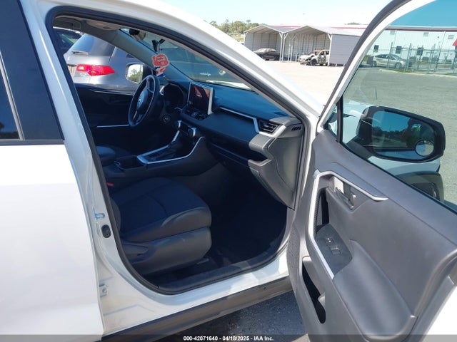 2T3H1RFV3RC268803 Toyota RAV4 LE