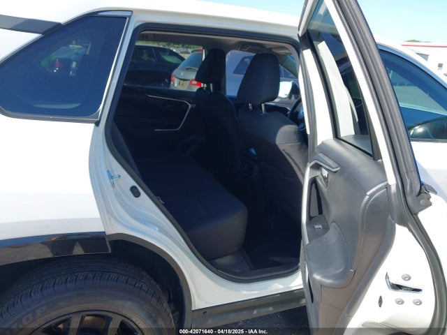 2T3H1RFV3RC268803 Toyota RAV4 LE