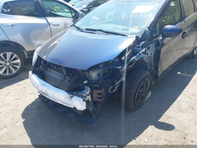 JTDKN3DU0F1913319 Toyota Prius Three