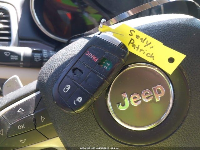 1C4RJEAG6HC647333 Jeep Grand Cherokee Laredo 4x2