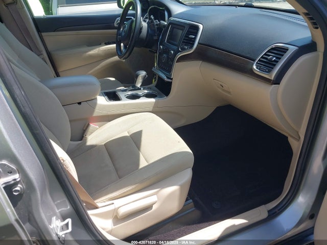 1C4RJEAG6HC647333 Jeep Grand Cherokee Laredo 4x2