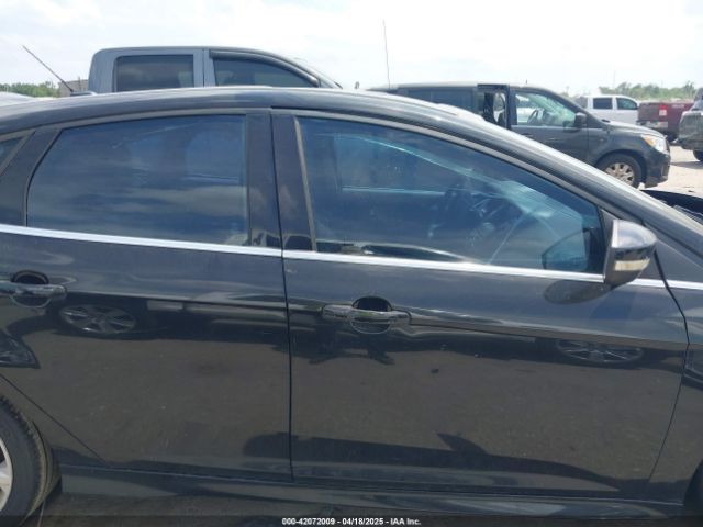 1FADP3N22EL117700 Ford Focus Titanium