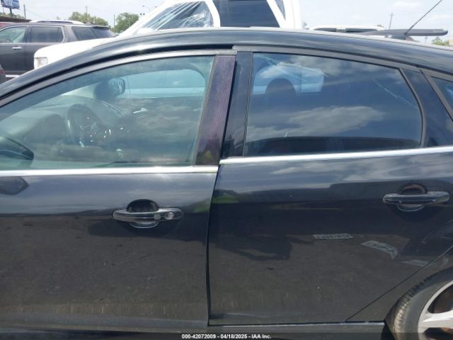 1FADP3N22EL117700 Ford Focus Titanium