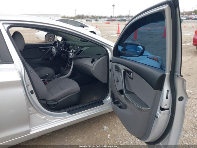 5NPDH4AEXFH640692 Hyundai ELANTRA SE