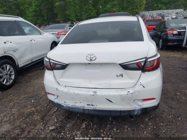 3MYDLBYV4JY302016 Toyota YARIS IA