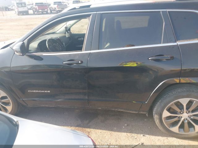 1C4PJMJNXKD490083 Jeep Cherokee Overland 4x4