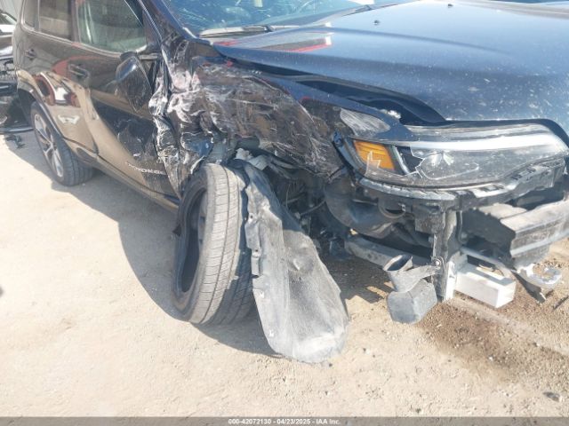 1C4PJMJNXKD490083 Jeep Cherokee Overland 4x4