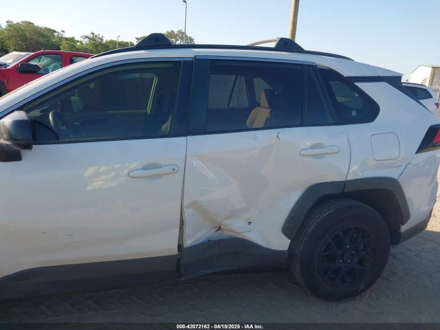 JTMH1RFV2LD051729 Toyota RAV4 LE