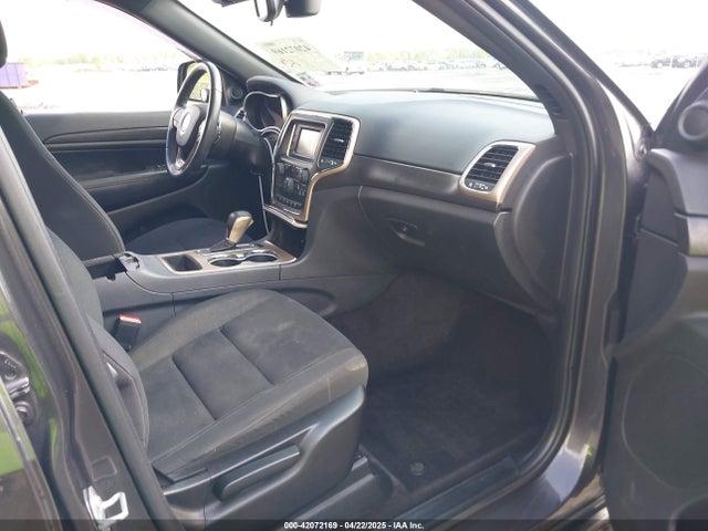 1C4RJEAG3HC887973 Jeep Grand Cherokee Laredo 4x2
