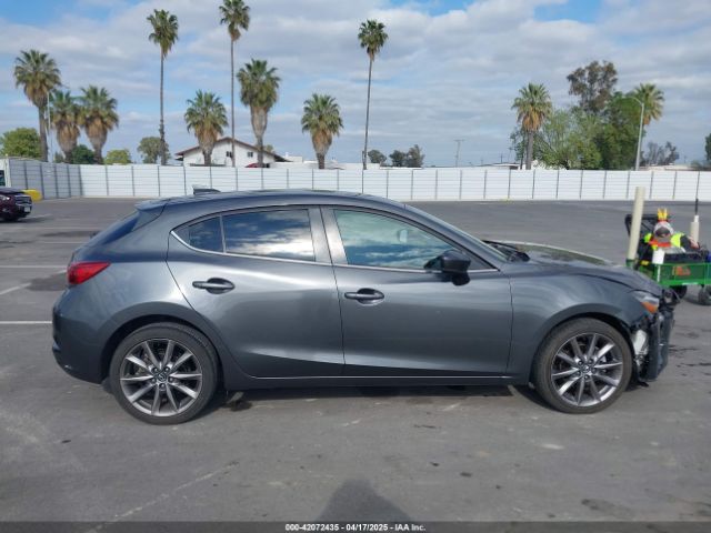3MZBN1L32JM268582 Mazda Mazda3 Touring