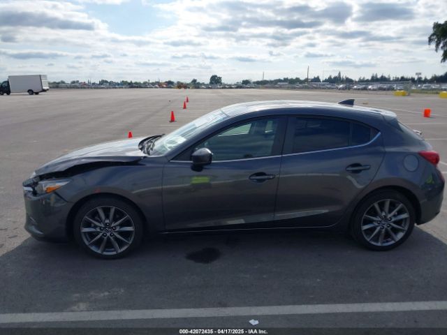 3MZBN1L32JM268582 Mazda Mazda3 Touring