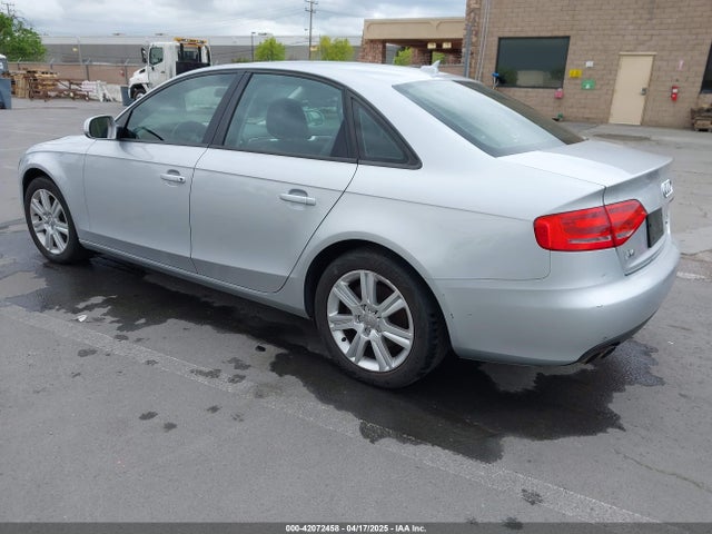 2010 AUDI A4 WAUBFAFL3AN026723 Photo 2