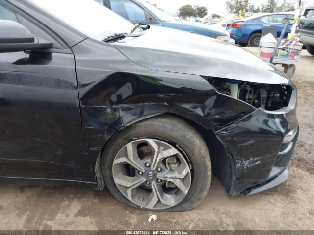 3KPF24AD7ME301603 KIA Forte Lxs