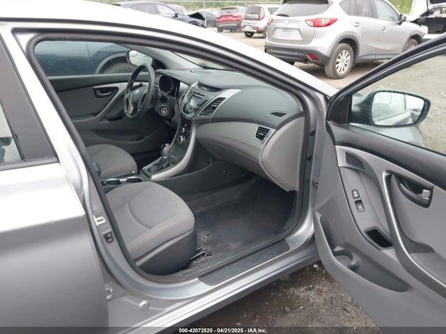 KMHDH4AE2FU300552 Hyundai ELANTRA SE