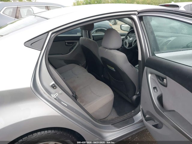 KMHDH4AE2FU300552 Hyundai ELANTRA SE
