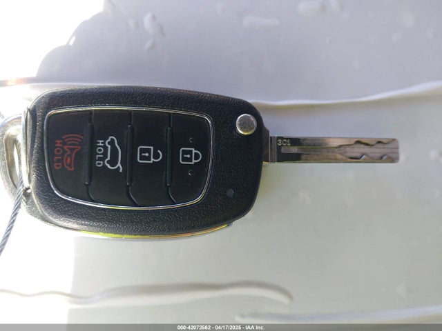 KM8J23A48GU212421 Hyundai TUCSON SE