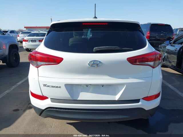 KM8J23A48GU212421 Hyundai TUCSON SE