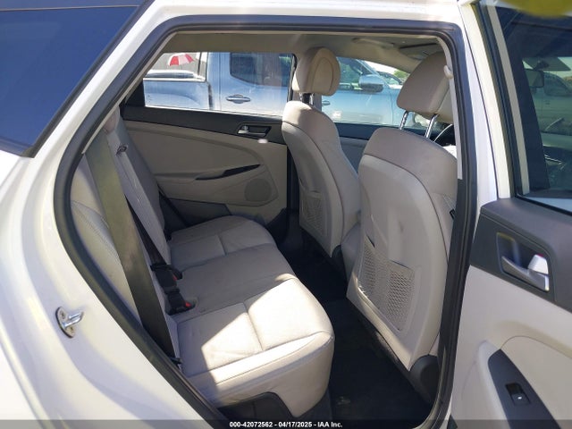 KM8J23A48GU212421 Hyundai TUCSON SE