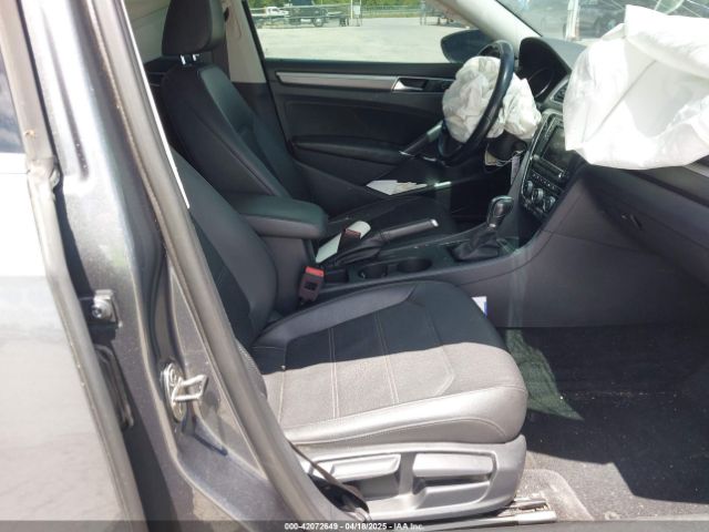 1VWDT7A31HC048317 Volkswagen Passat 1.8t R-line