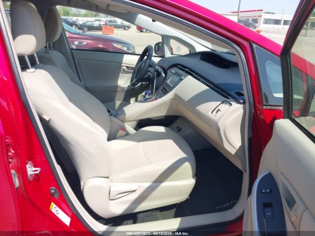 JTDKN3DU6F1883985 Toyota Prius Two