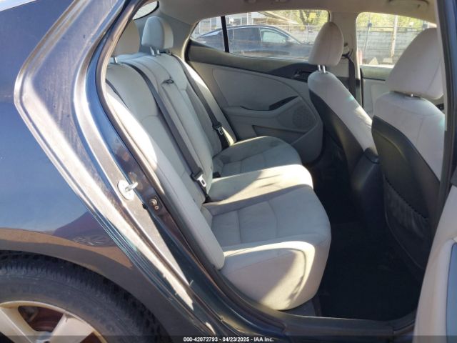 KNAGM4A75F5569795 KIA Optima Lx