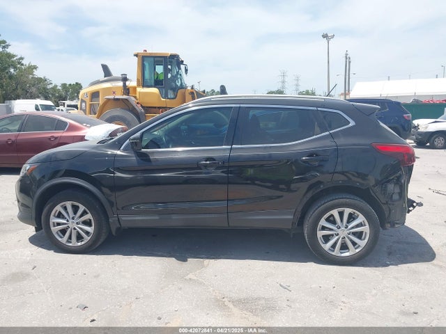 JN1BJ1CP9JW181251 Nissan Rogue Sport Sv