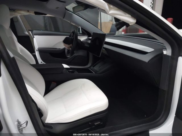 2025 TESLA MODEL 3 5YJ3E1EA1SF913182 Photo 4