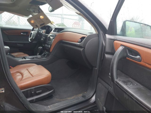 1GNKVHKD8HJ325579 Chevrolet Traverse 2lt