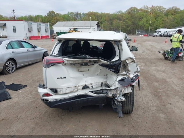 JTMBFREV0JJ735251 Toyota RAV4 LE