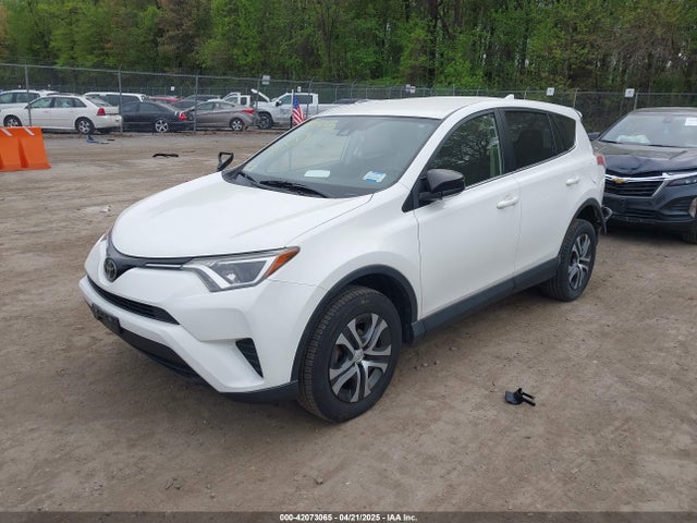 JTMBFREV0JJ735251 Toyota RAV4 LE
