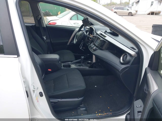 JTMBFREV0JJ735251 Toyota RAV4 LE
