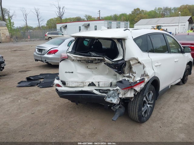 JTMBFREV0JJ735251 Toyota RAV4 LE