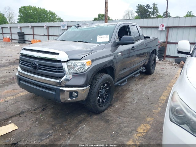 5TFUW5F14EX400512 Toyota Tundra Sr5 5.7l V8