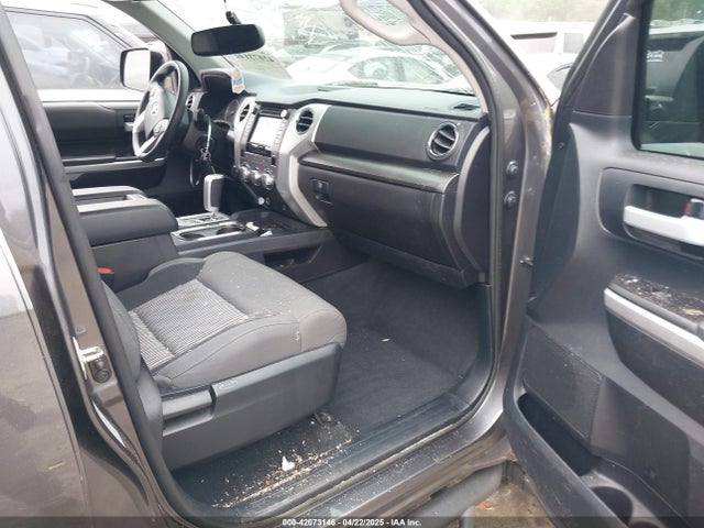 5TFUW5F14EX400512 Toyota Tundra Sr5 5.7l V8