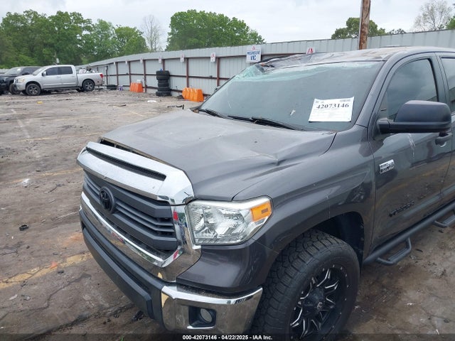 5TFUW5F14EX400512 Toyota Tundra Sr5 5.7l V8