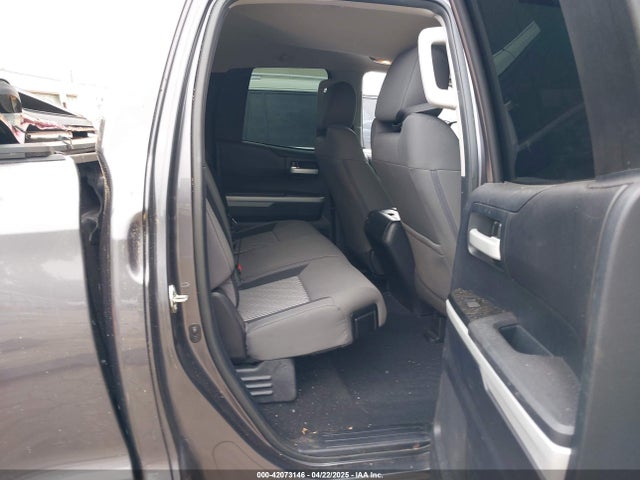 5TFUW5F14EX400512 Toyota Tundra Sr5 5.7l V8
