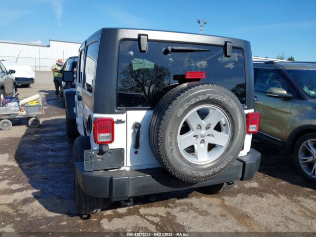 1C4BJWDG9HL644008 Jeep Wrangler Unlimited Sport 4x4