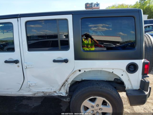 1C4BJWDG9HL644008 Jeep Wrangler Unlimited Sport 4x4