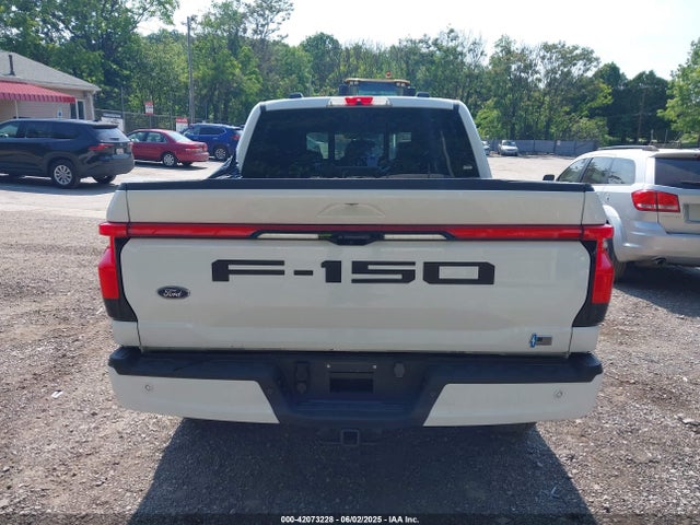 Ford F-150 Lightning Lariat 2023 1FTVW1EVXPWG27360 Image 16