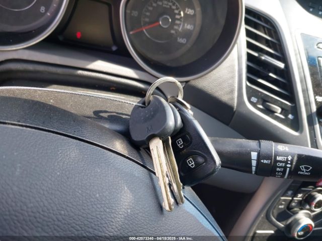 5NPDH4AE2FH557032 Hyundai ELANTRA SE
